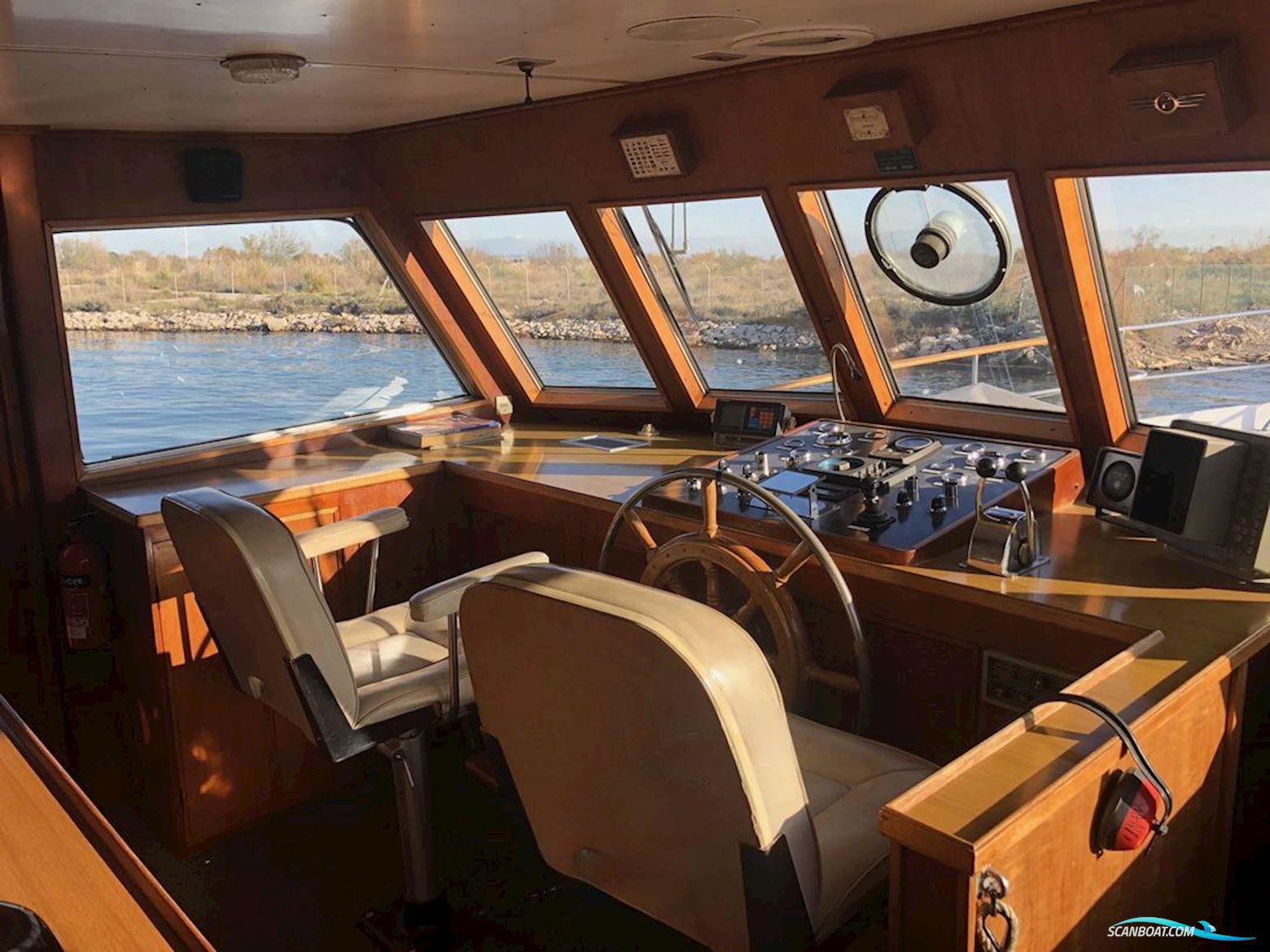 Feadship 18.50
