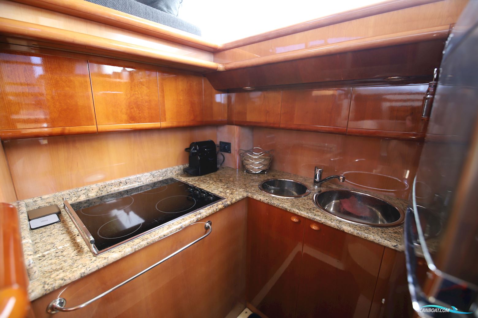 Ferretti 480