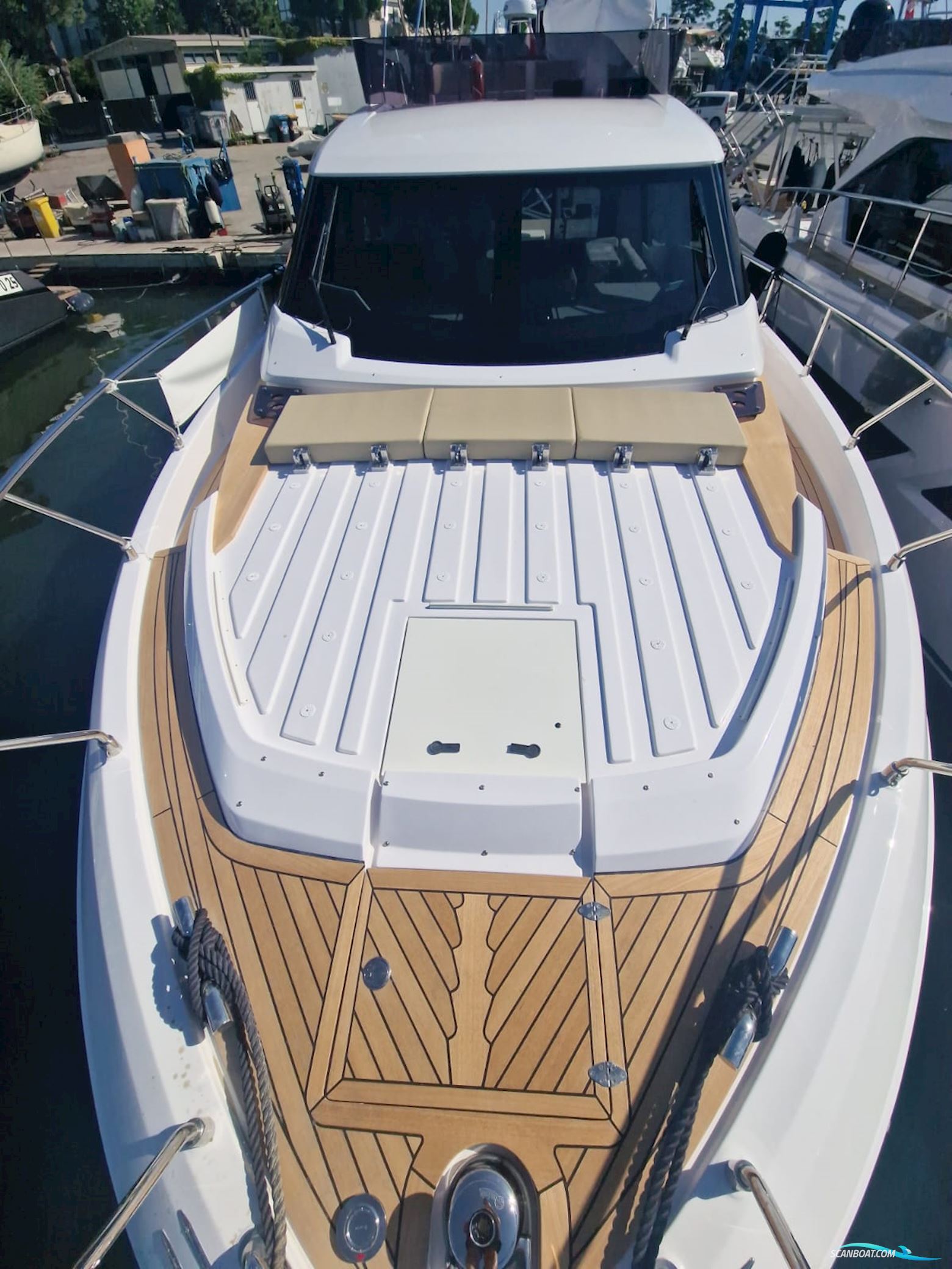 Ferretti 500