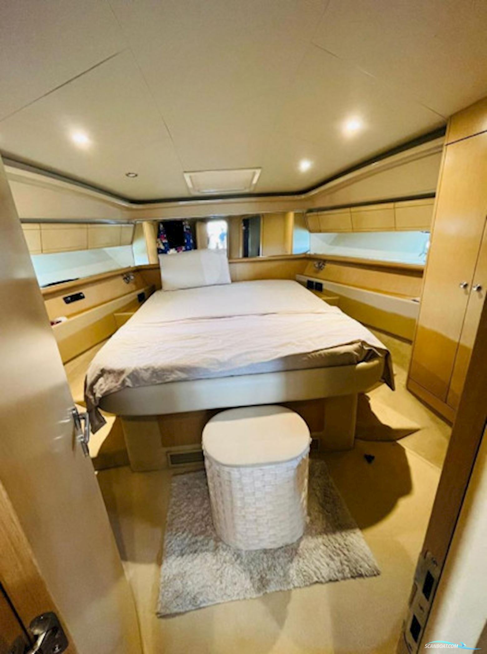 Ferretti 530