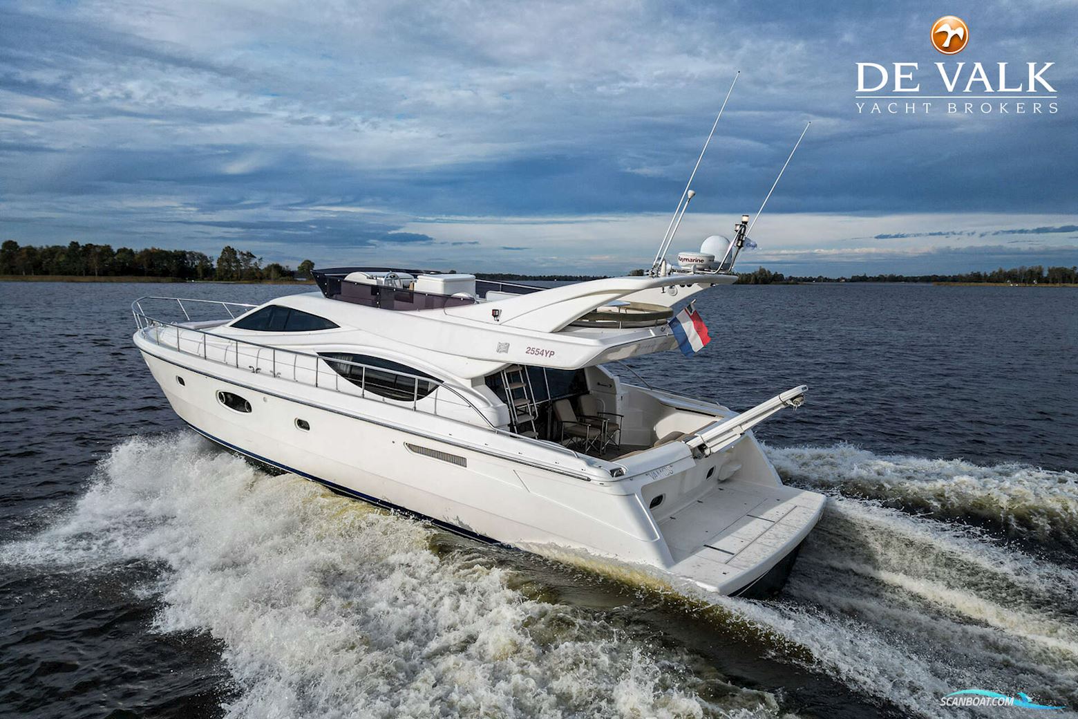 Ferretti 550