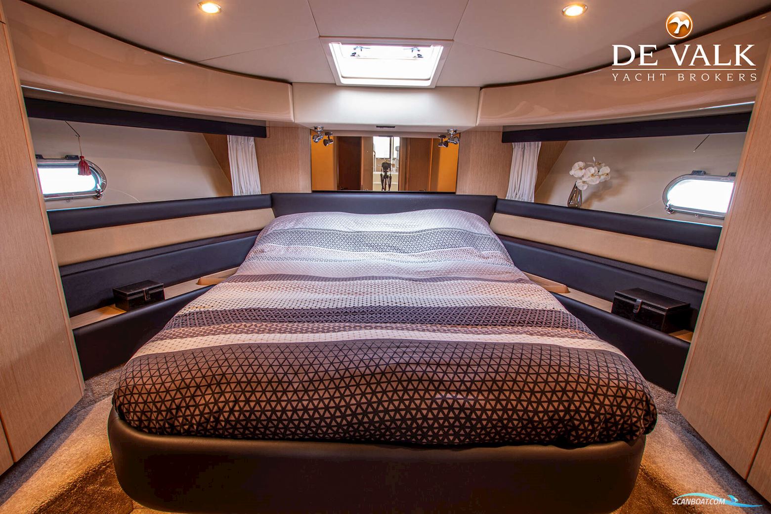 Ferretti 550