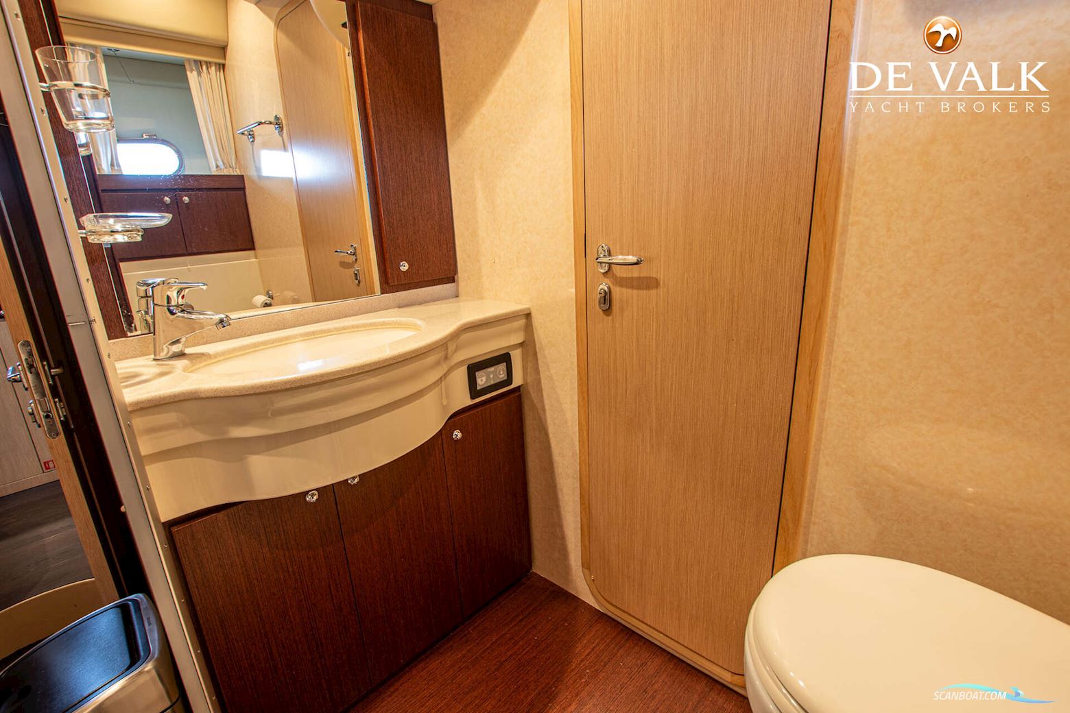 Ferretti 550