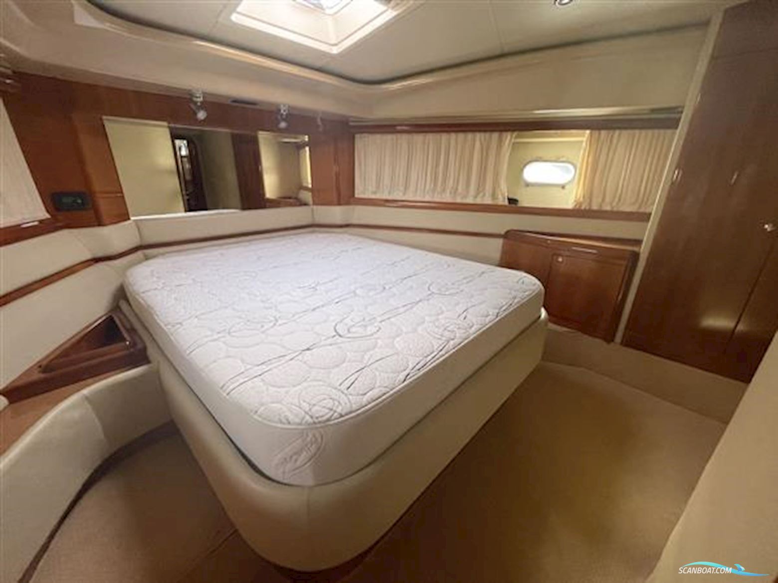Ferretti 590