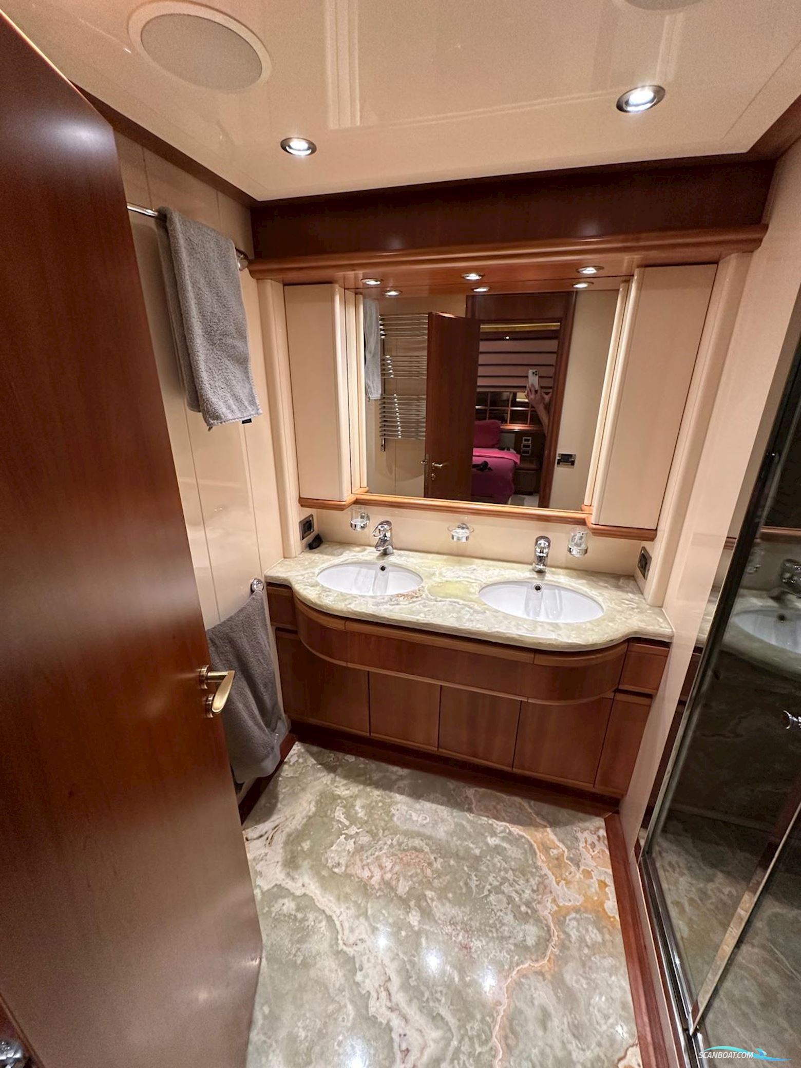 Ferretti Custom LINE 94