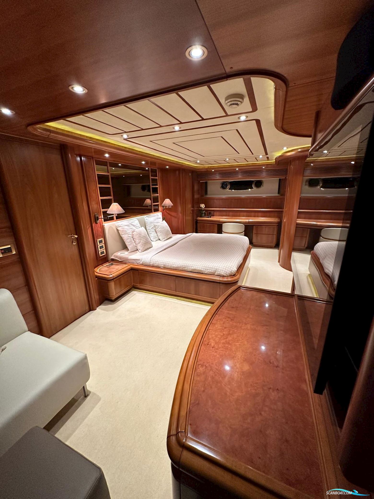 Ferretti Custom LINE 94