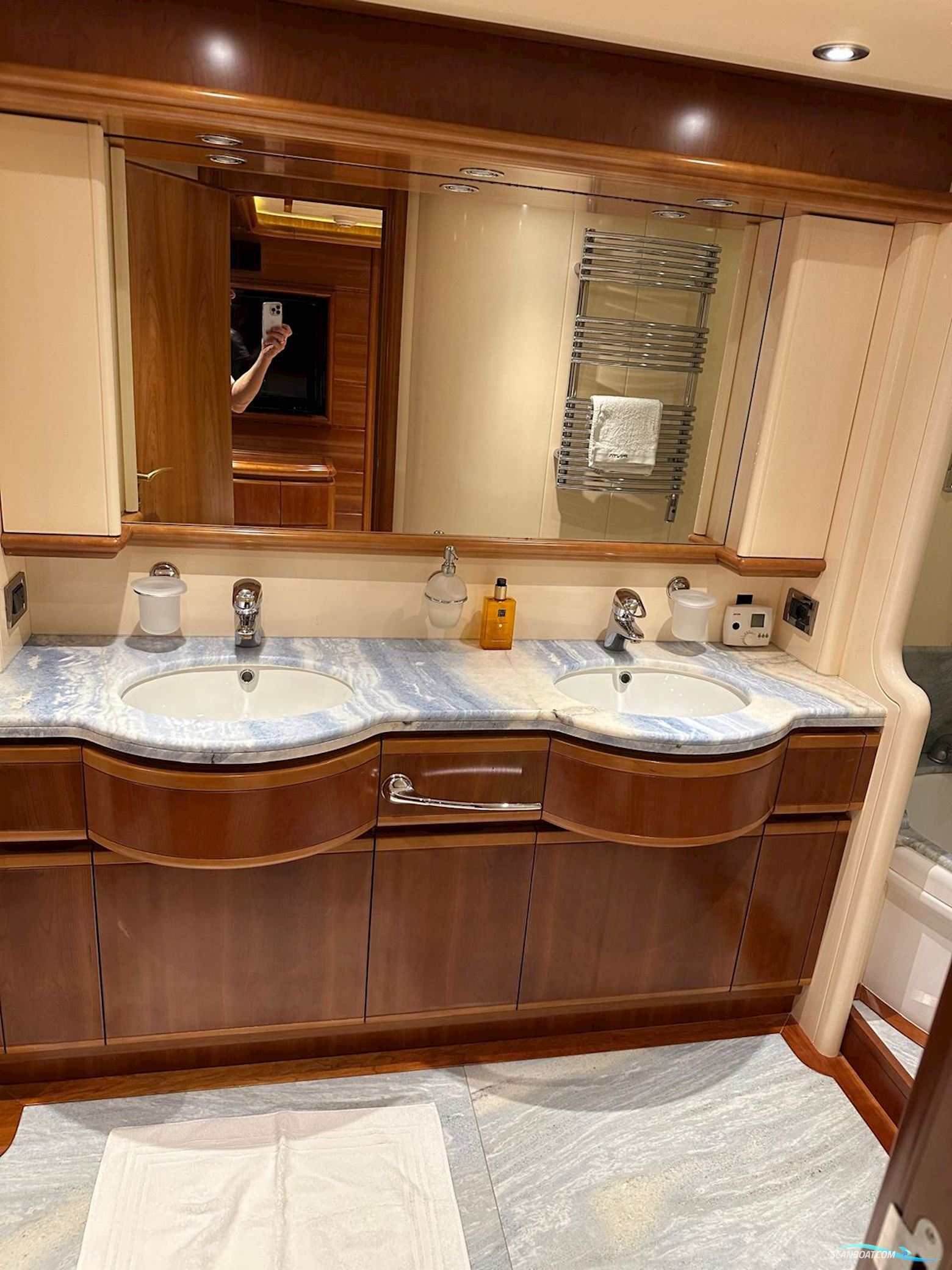 Ferretti Custom LINE 94