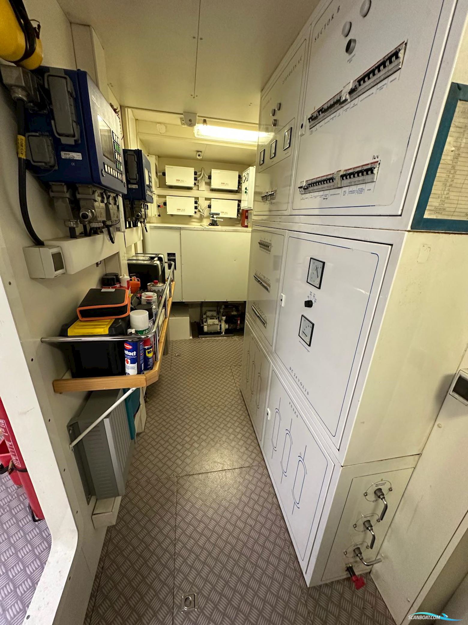 Ferretti Custom LINE 94