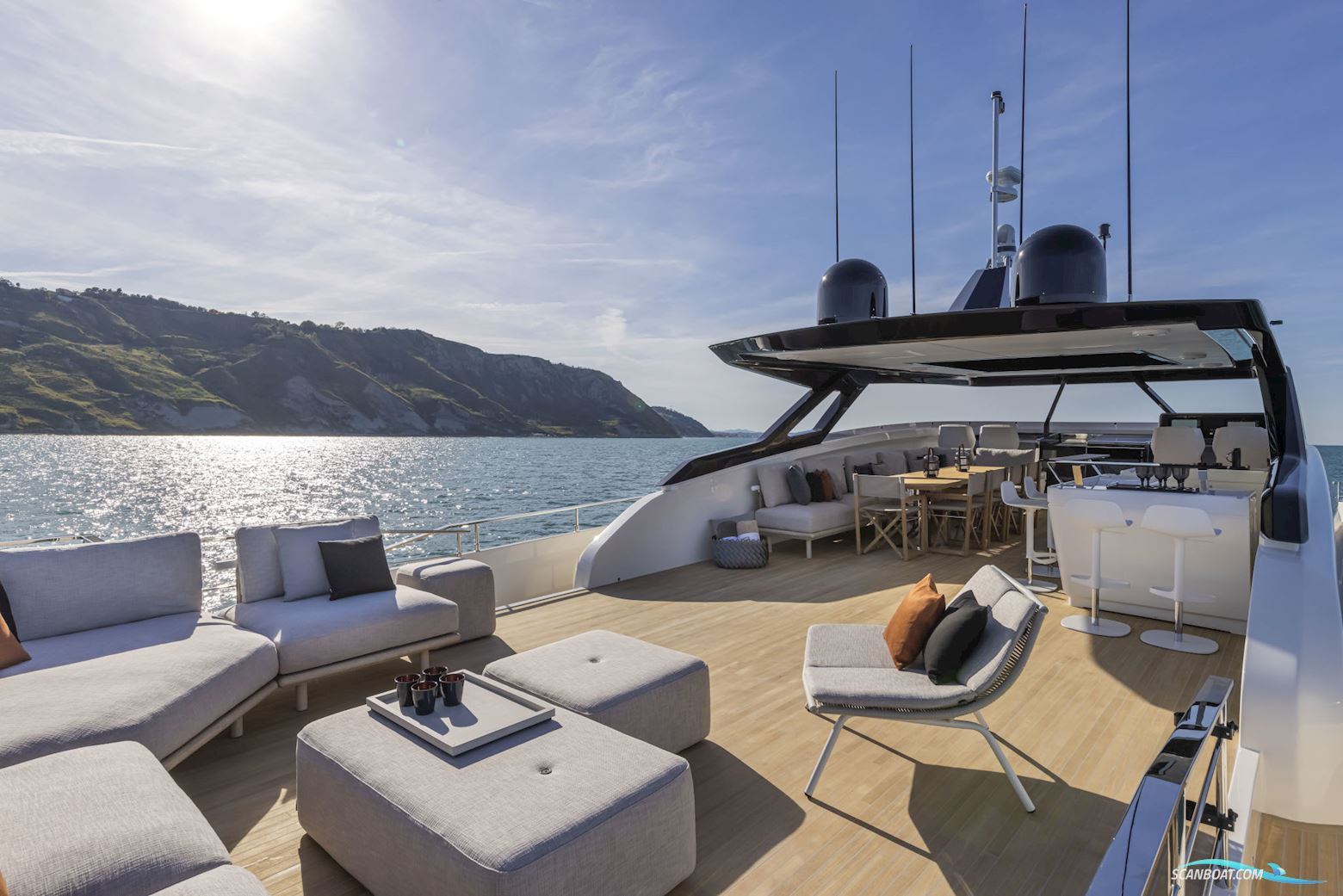 Ferretti Yachts 1000