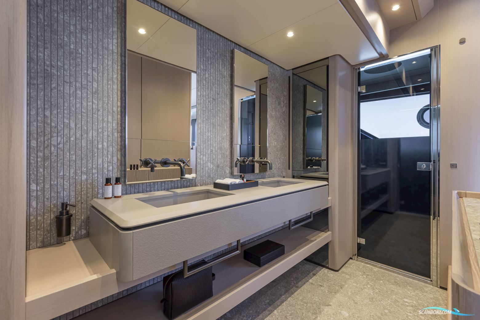 Ferretti Yachts 1000