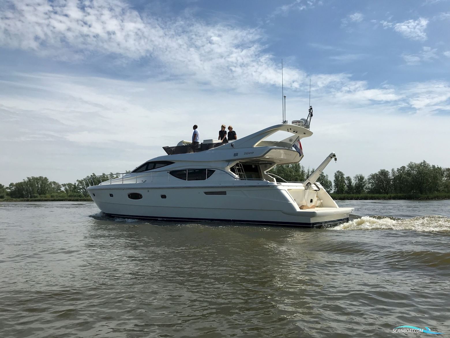 Ferretti Yachts 550