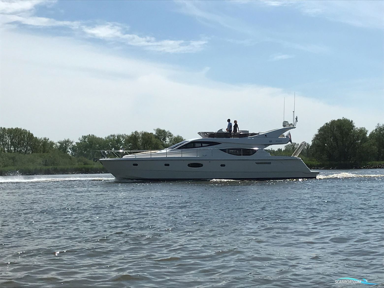 Ferretti Yachts 550