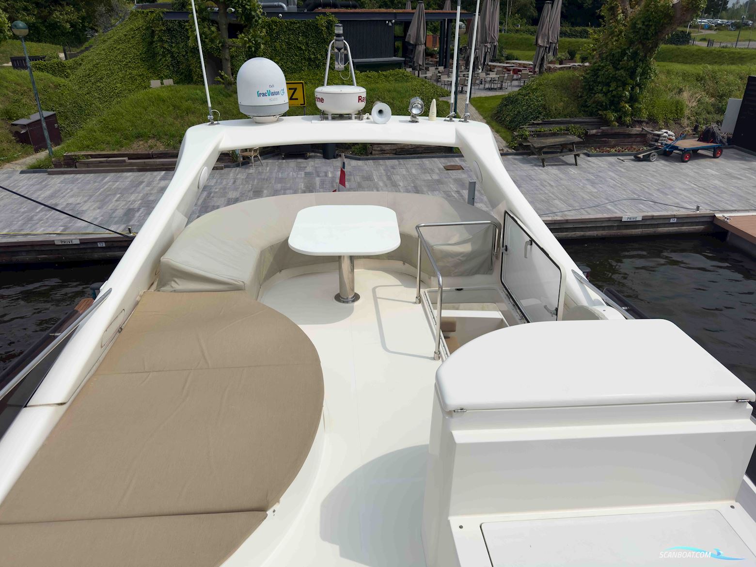 Ferretti Yachts 550