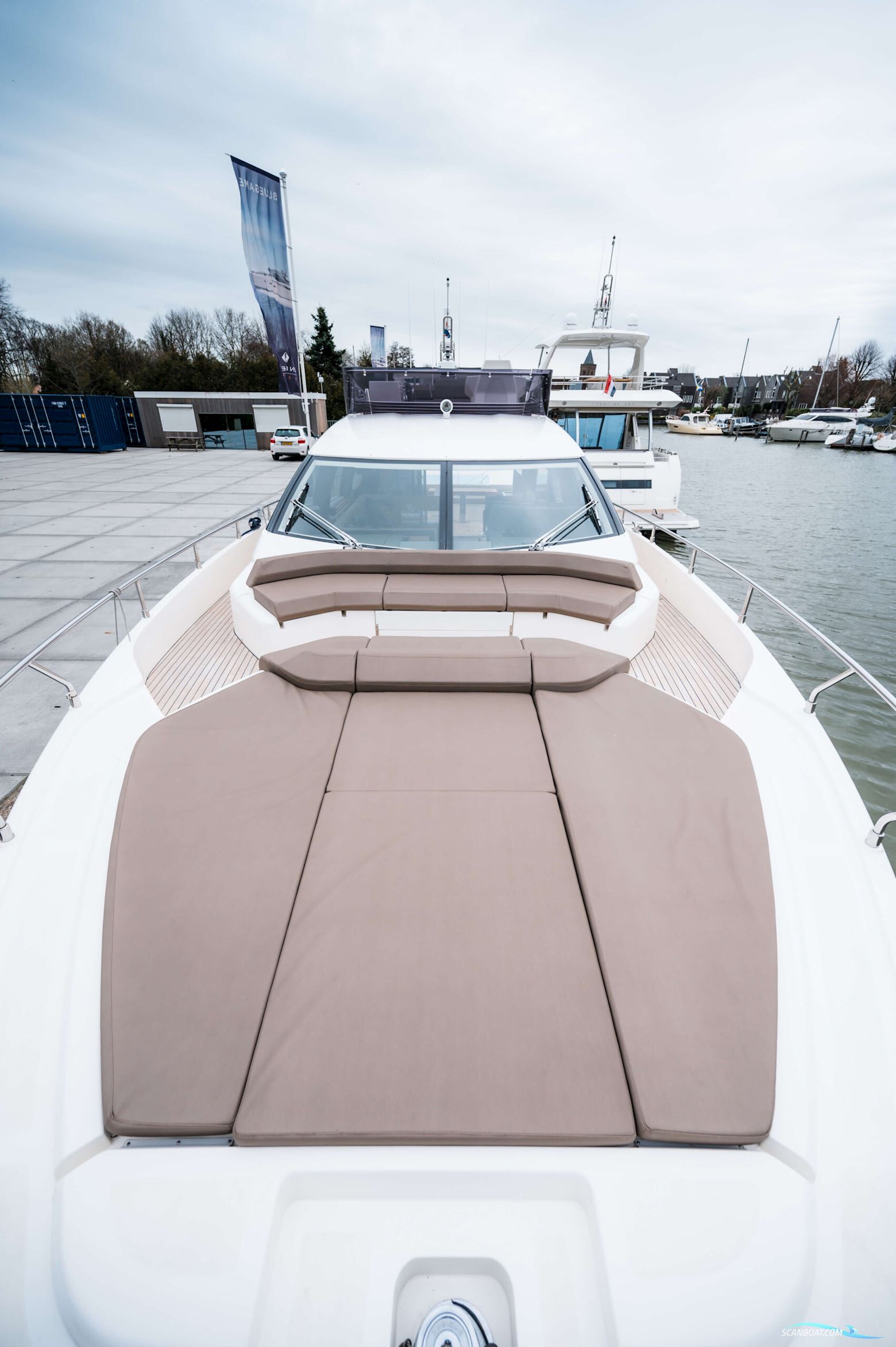 Ferretti Yachts 550