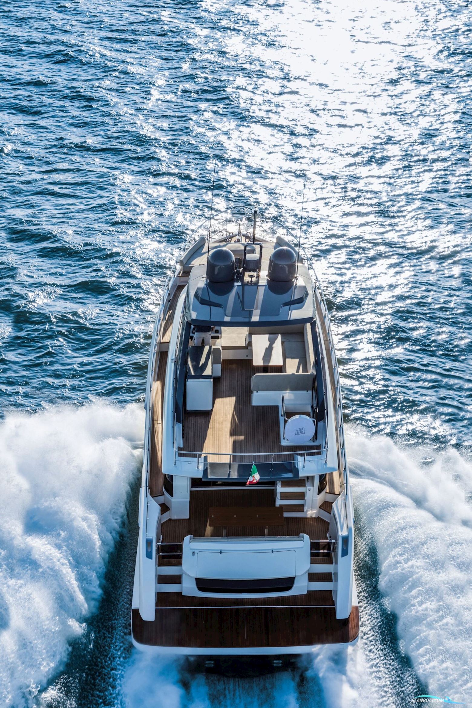Ferretti Yachts 670