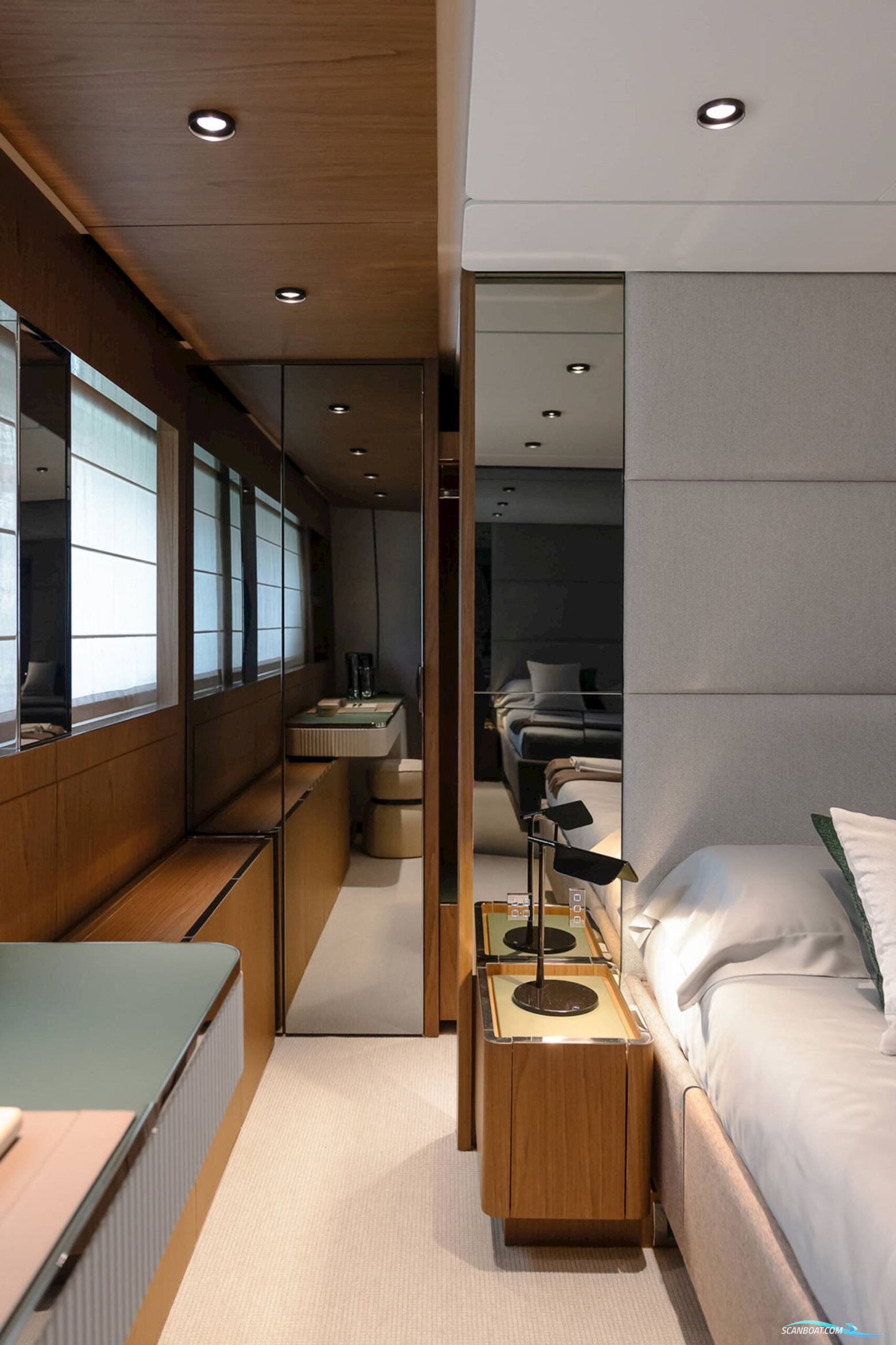 Ferretti Yachts 780