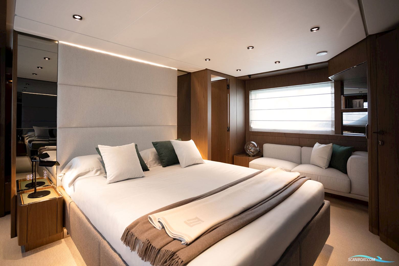 Ferretti Yachts 780