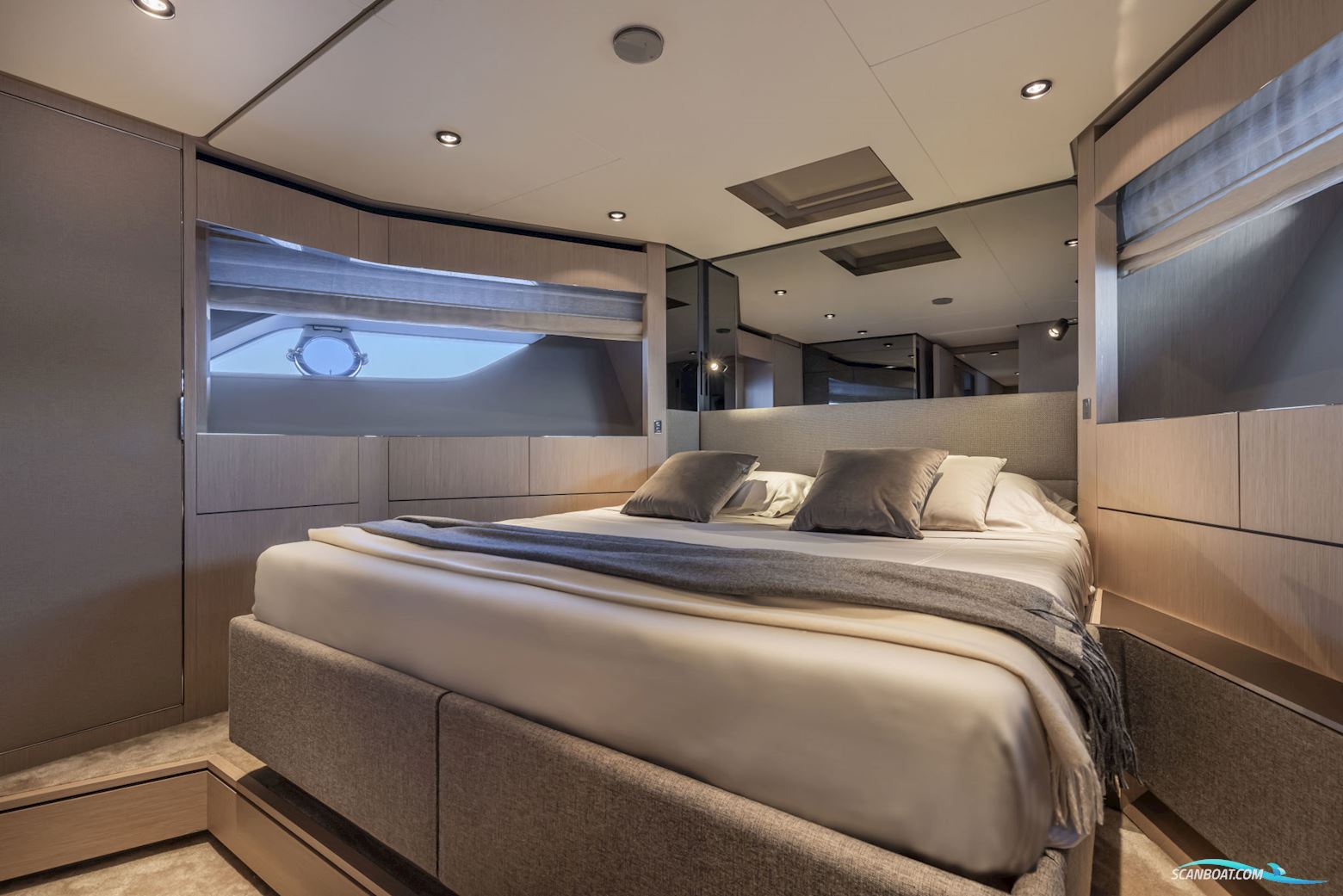 Ferretti Yachts 780