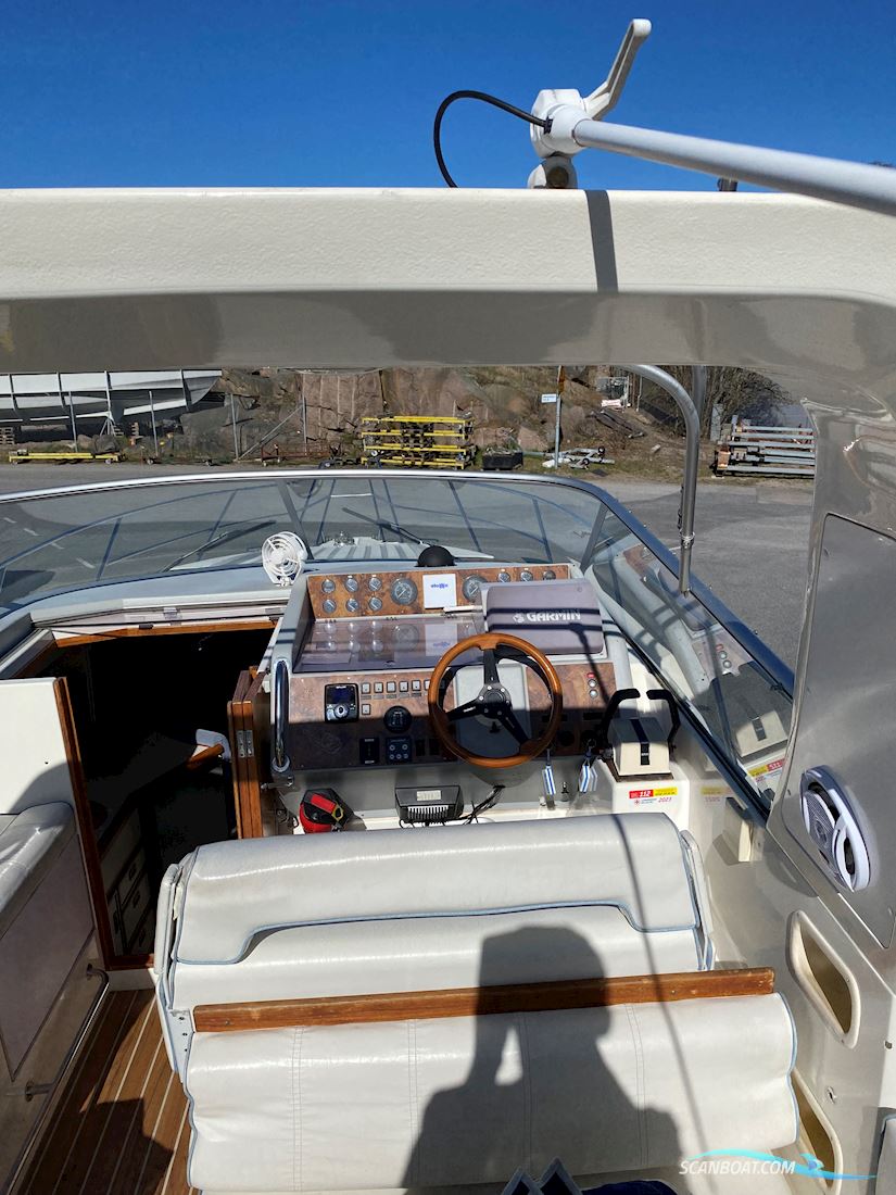 Fjord Dolphin 975