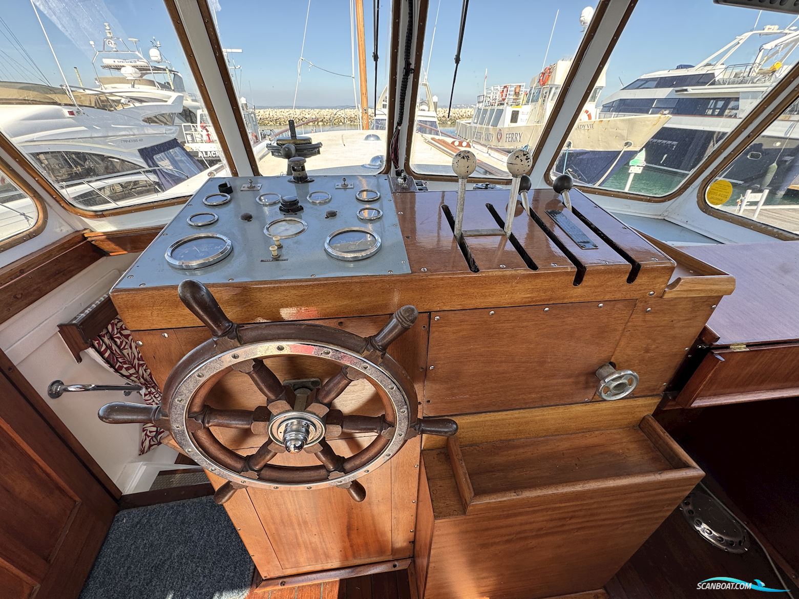 Fleur de Lys 50