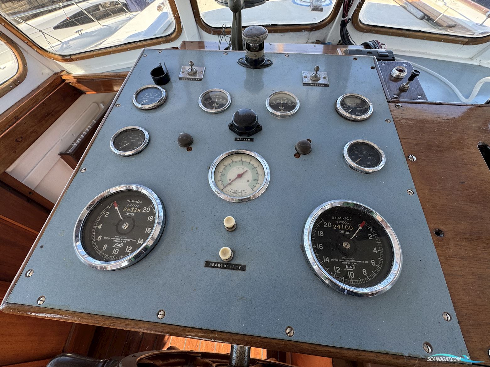 Fleur de Lys 50