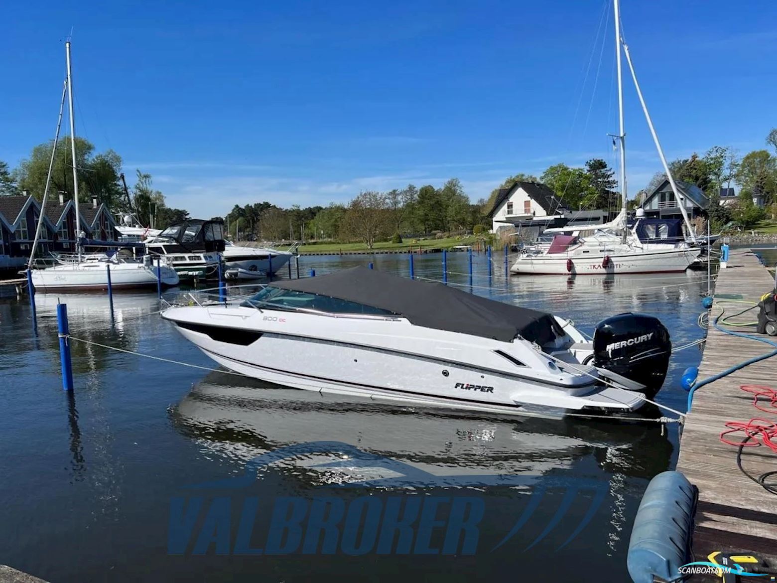 Flipper 800 DC Motorboot 2022, mit Mercury F 400 Verado motor, Deutschland