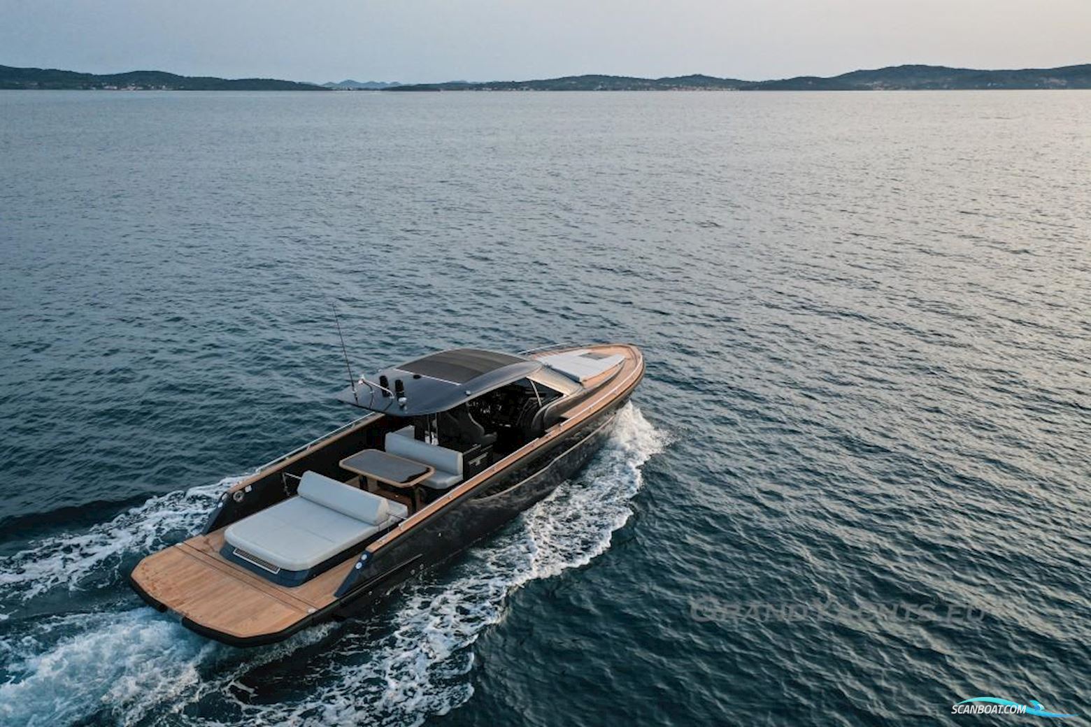 FOCUS Forza 37 Motorboot 2025, mit Mercury motor, Niederlande