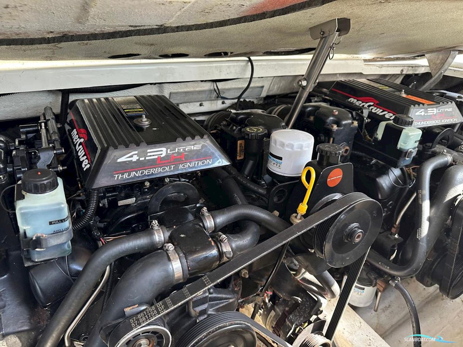 Formula  F-280 SS Cuddy cabin