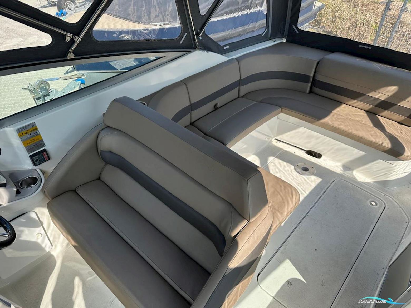 Formula  F-280 SS Cuddy cabin