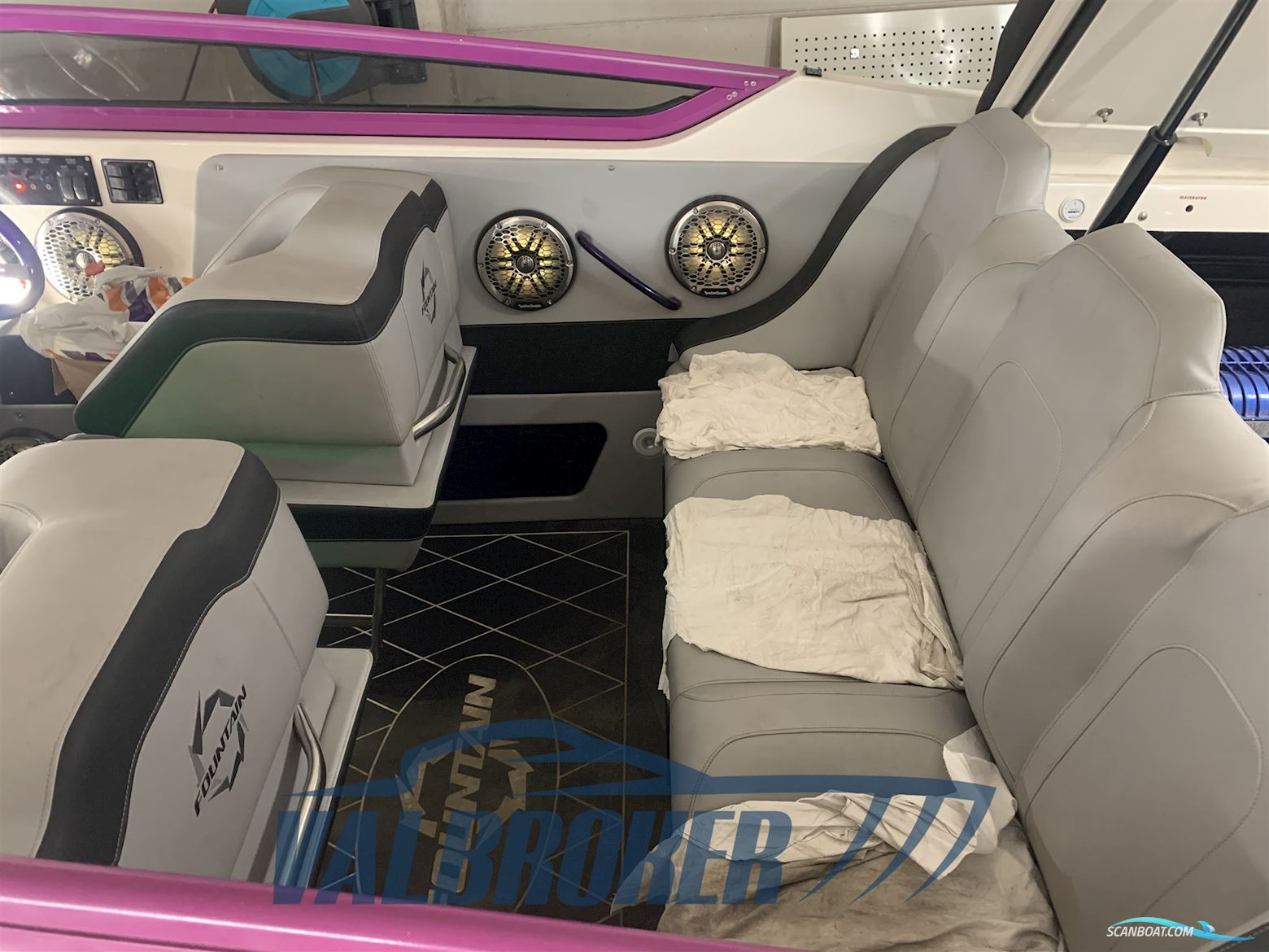 Fountain 38 Lightning