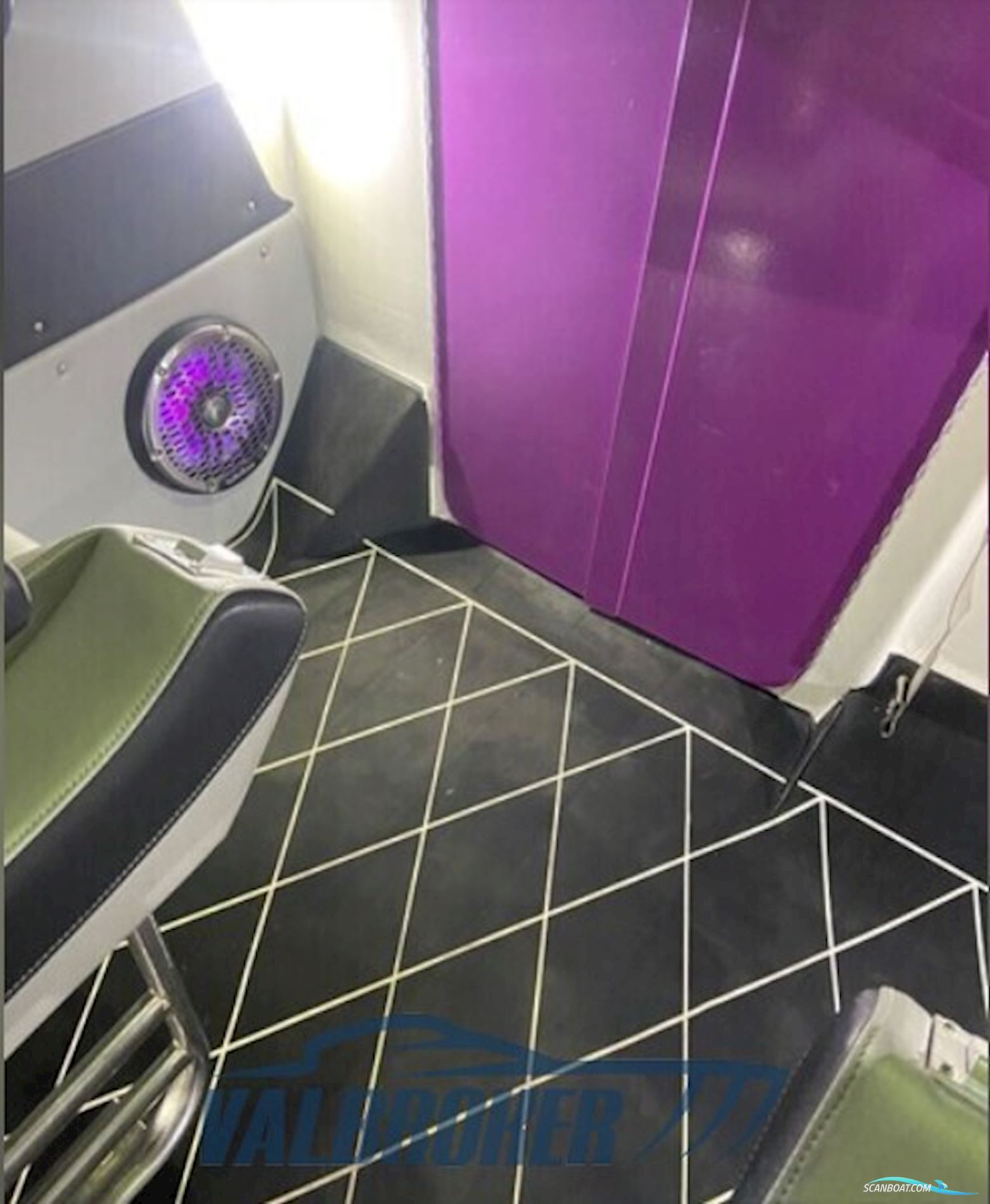 Fountain 38 Lightning