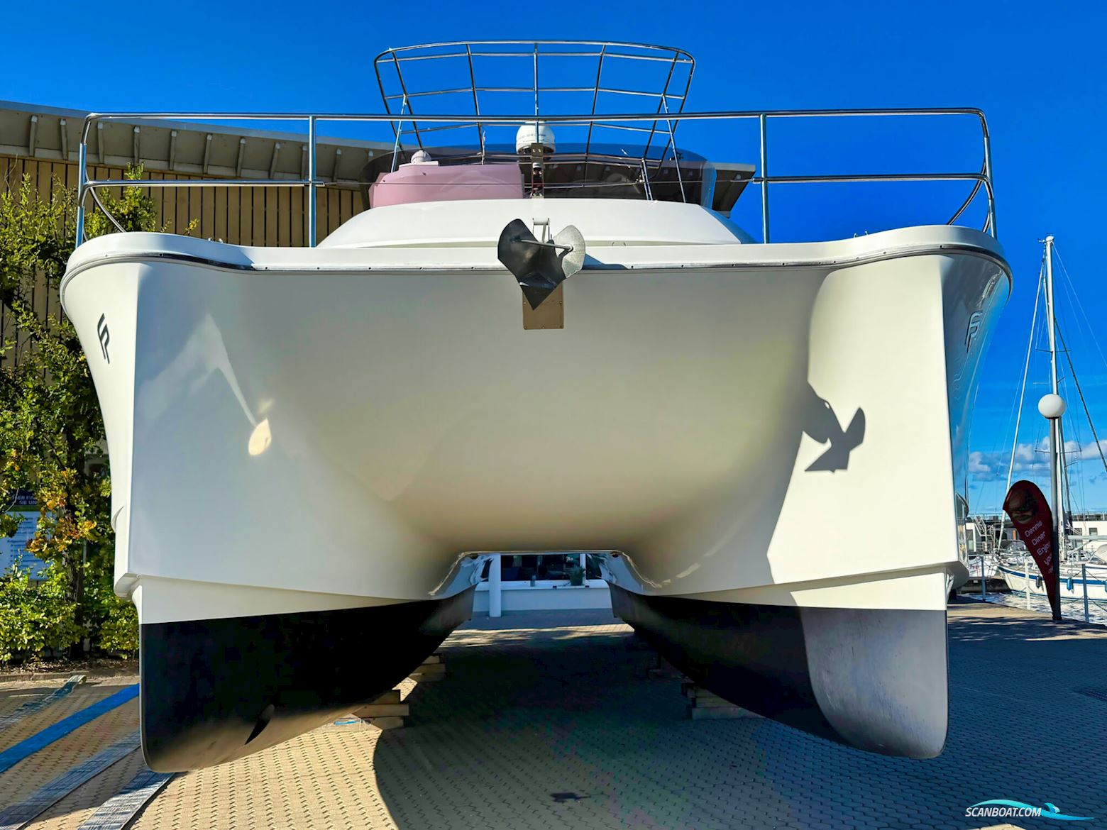 Fountaine Payot Motorcatamaran MY 37