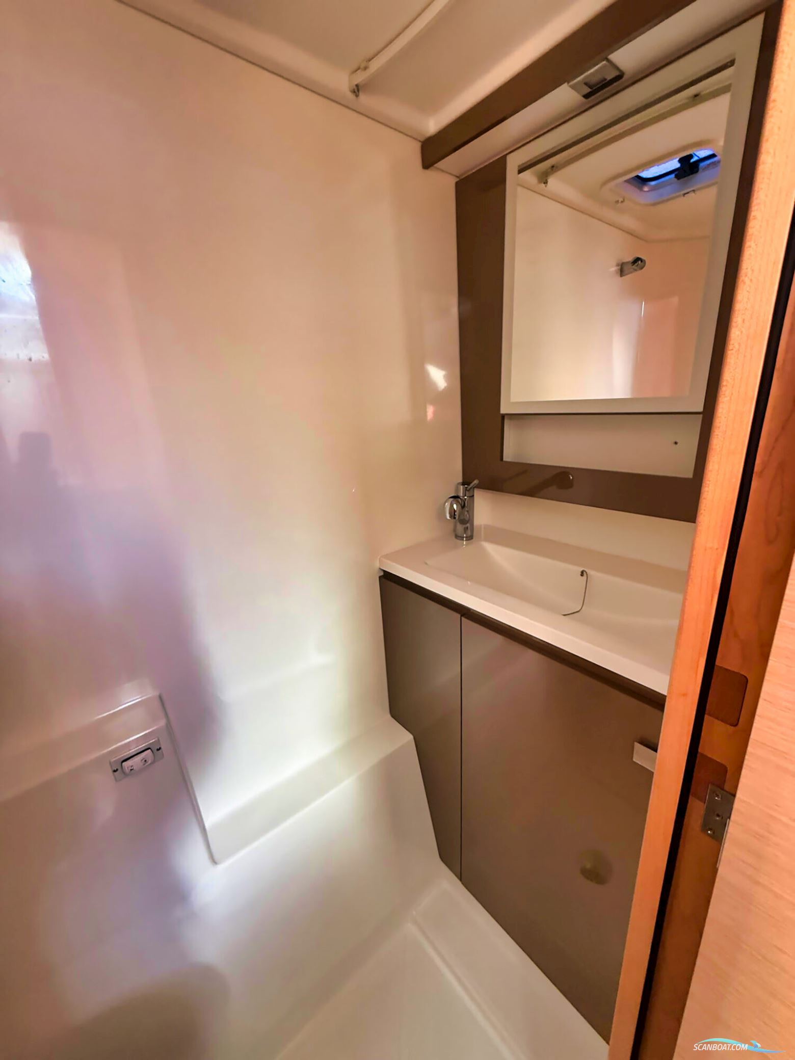 Fountaine Payot Motorcatamaran MY 37