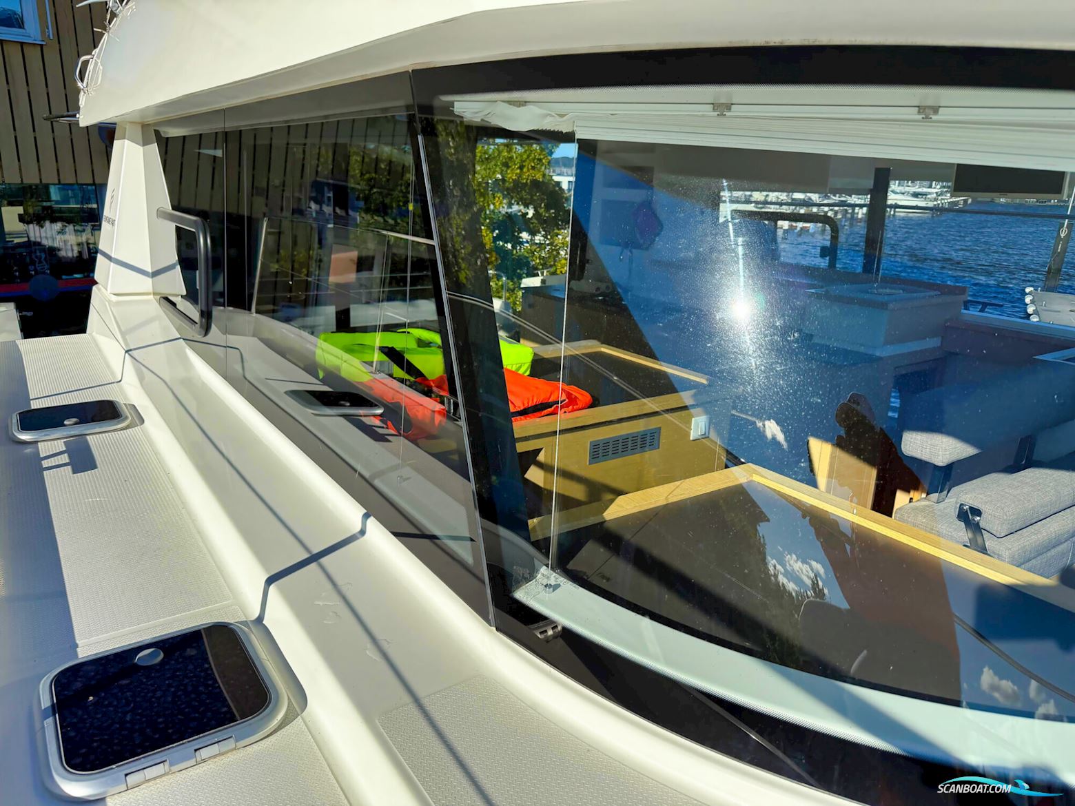 Fountaine Payot Motorcatamaran MY 37