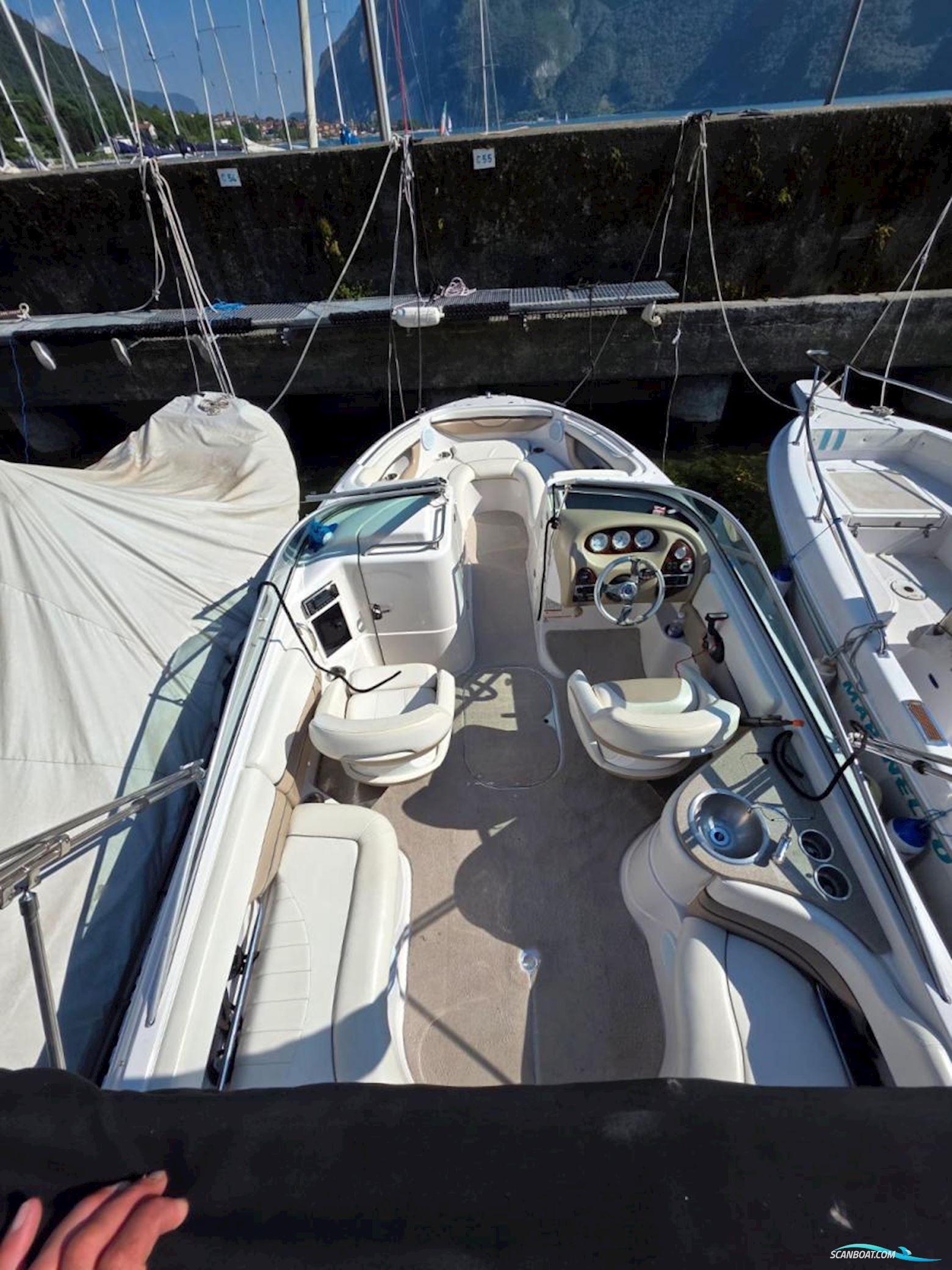 Four Winns  240 Horizon Bowrider