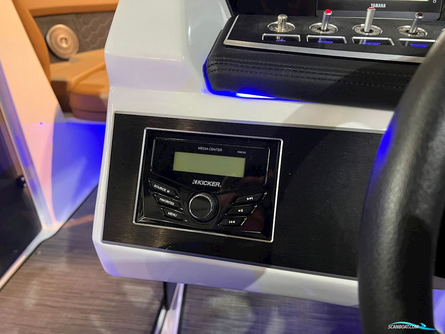 Four Winns  H2 BOWRIDER NEW DEMO