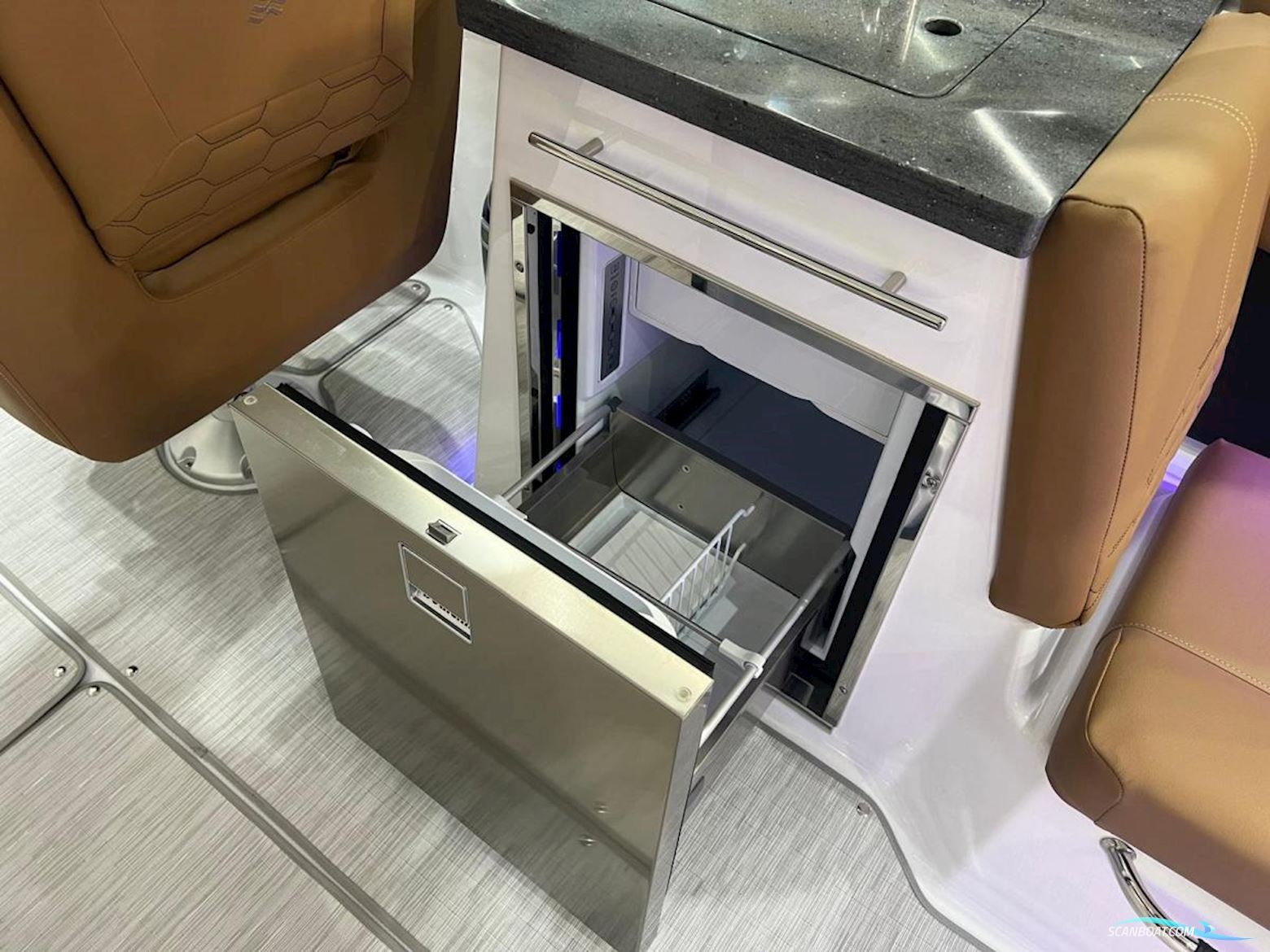 Four Winns  H9 Bowrider