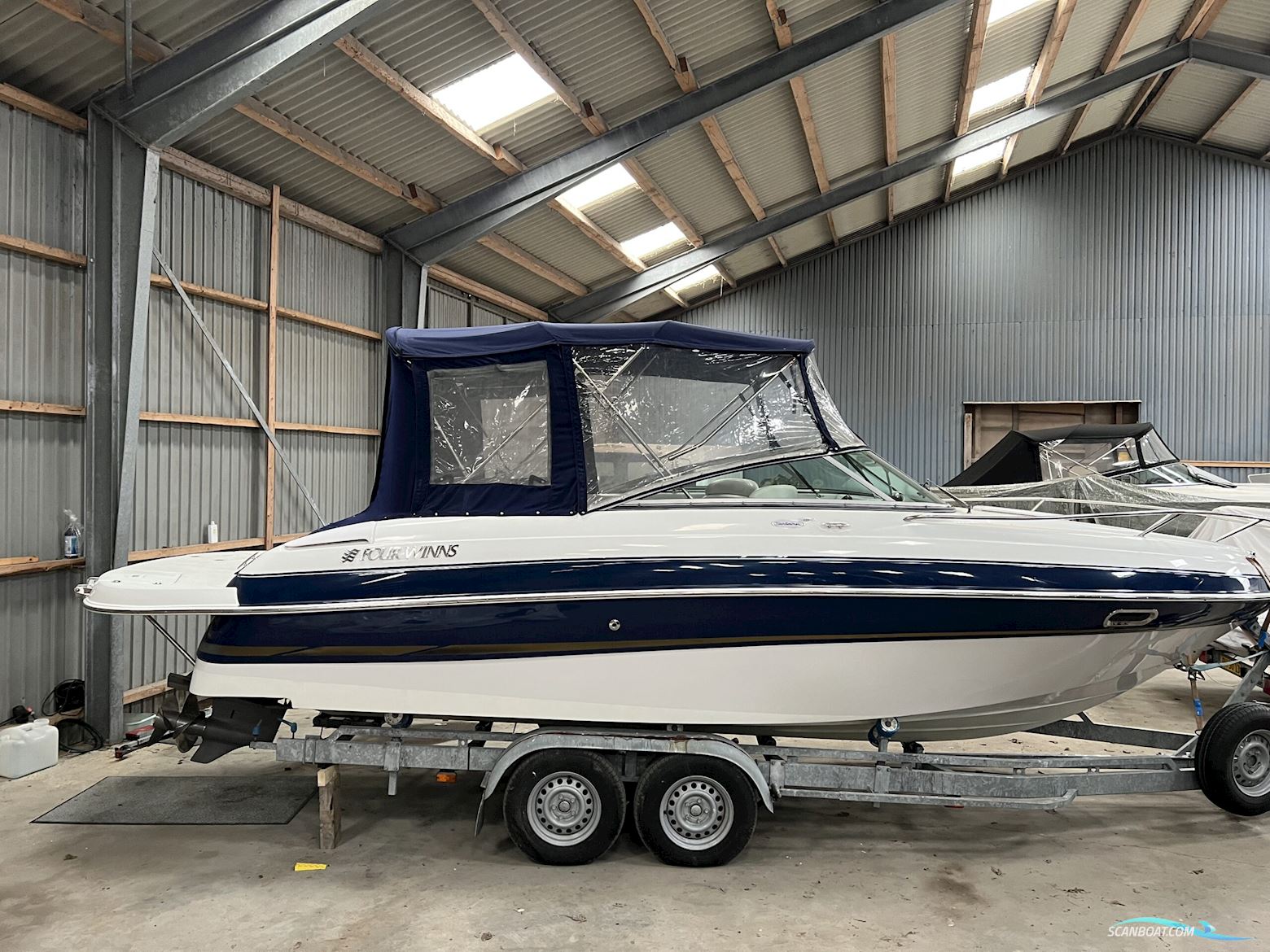 Four Winns 225 Sundowner Motorboot 2002, mit Volvo Penta V8 5,7 GXI motor, Dänemark