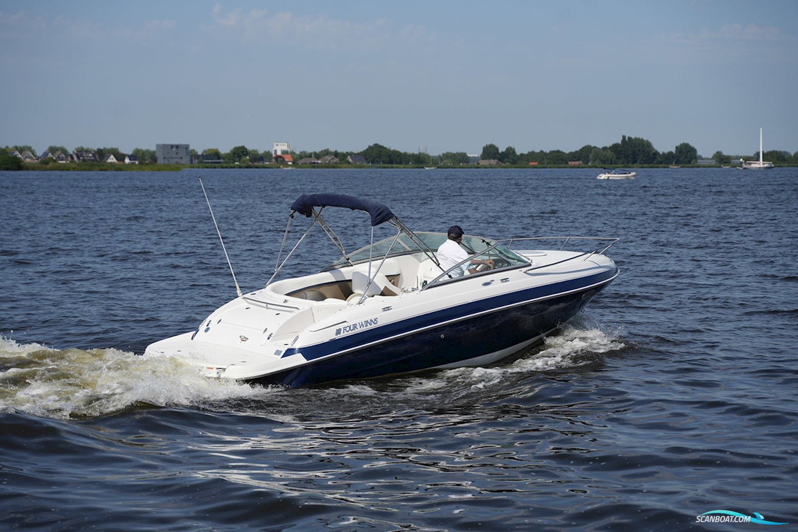 Four Winns 225 Sundowner