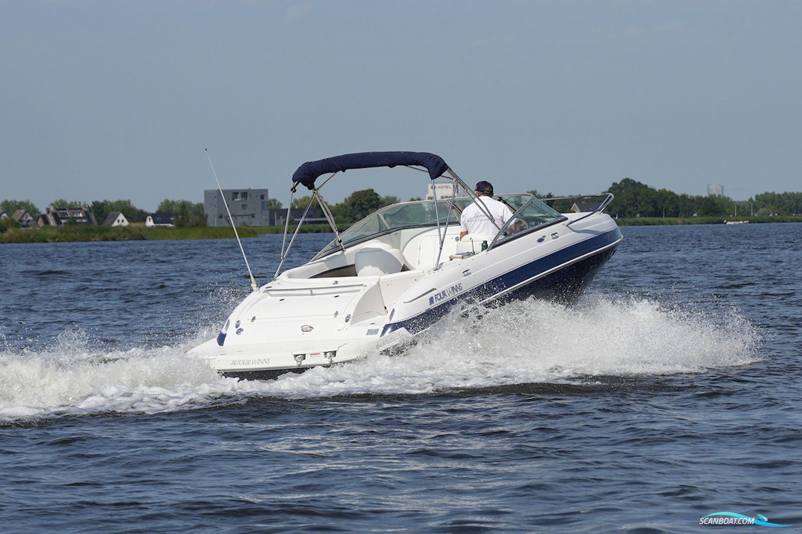 Four Winns 225 Sundowner