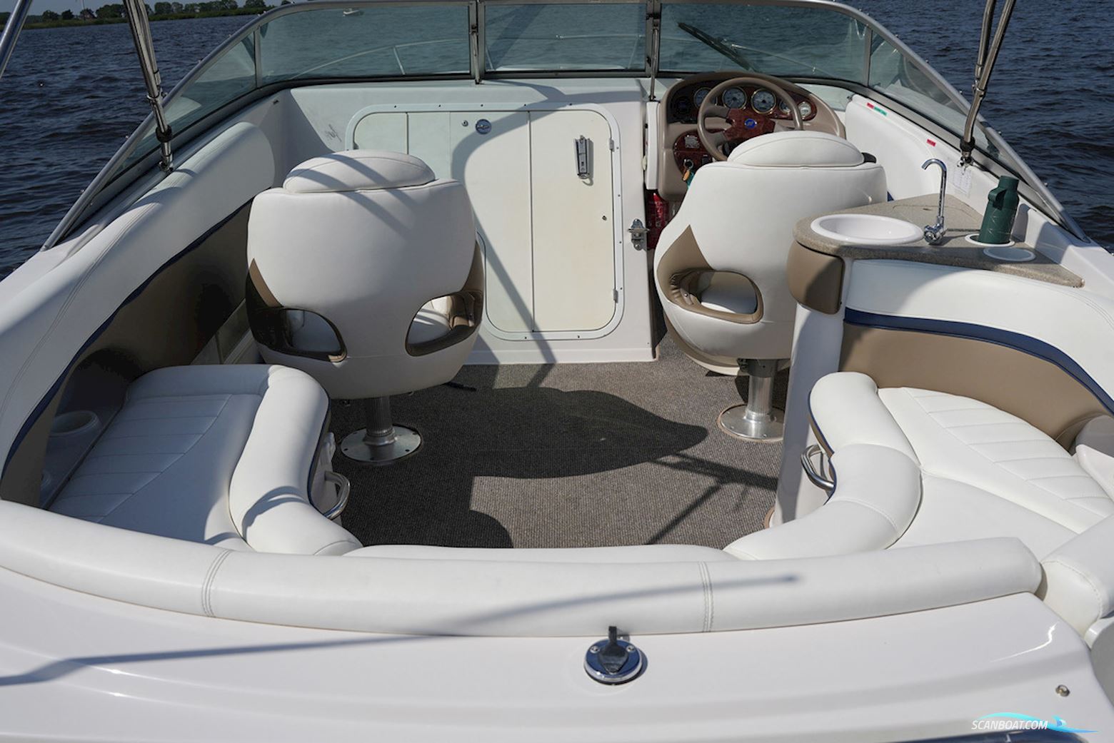 Four Winns 225 Sundowner