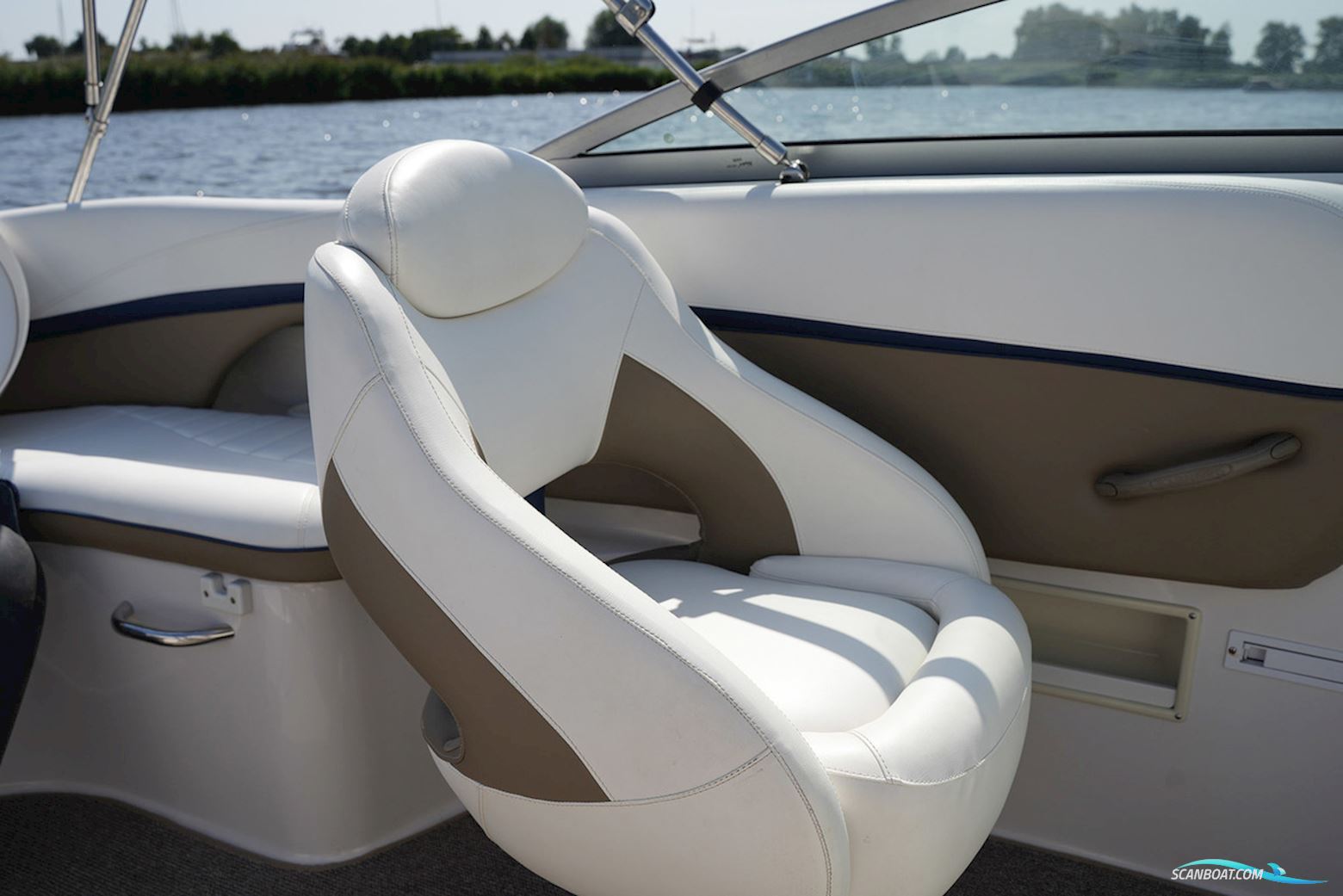 Four Winns 225 Sundowner