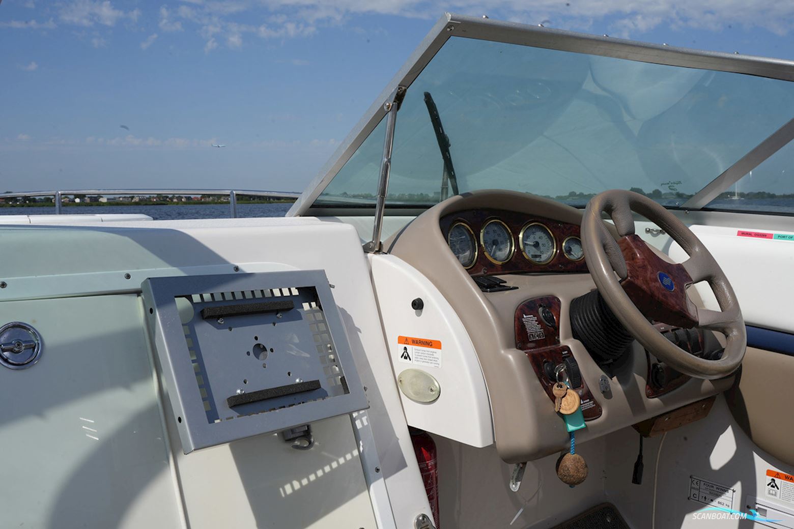 Four Winns 225 Sundowner
