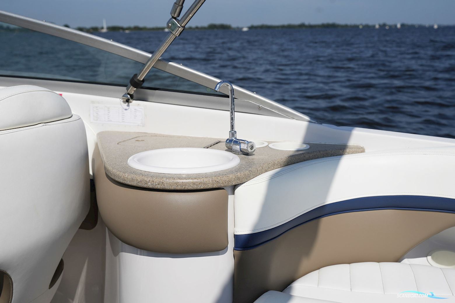 Four Winns 225 Sundowner