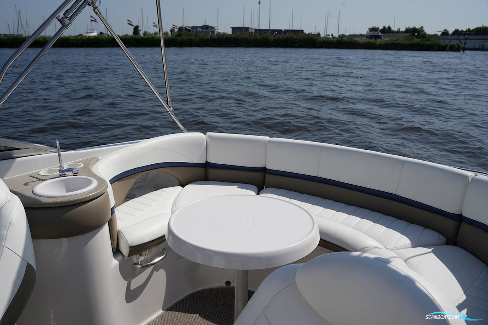 Four Winns 225 Sundowner