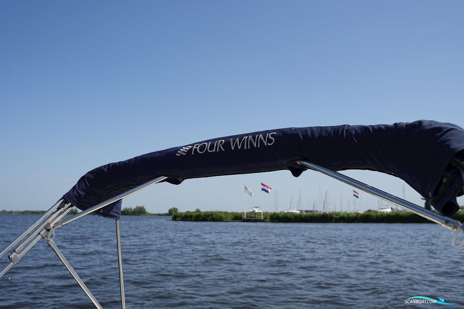 Four Winns 225 Sundowner