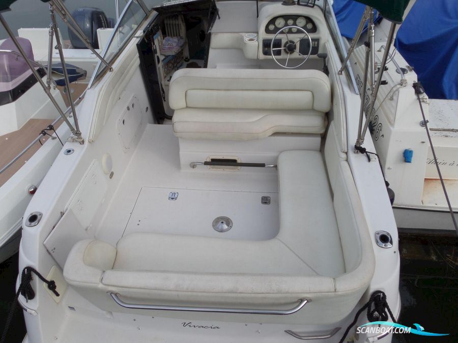 Four Winns 238 Vista Motorboot 1999, mit Volvo motor, Frankreich