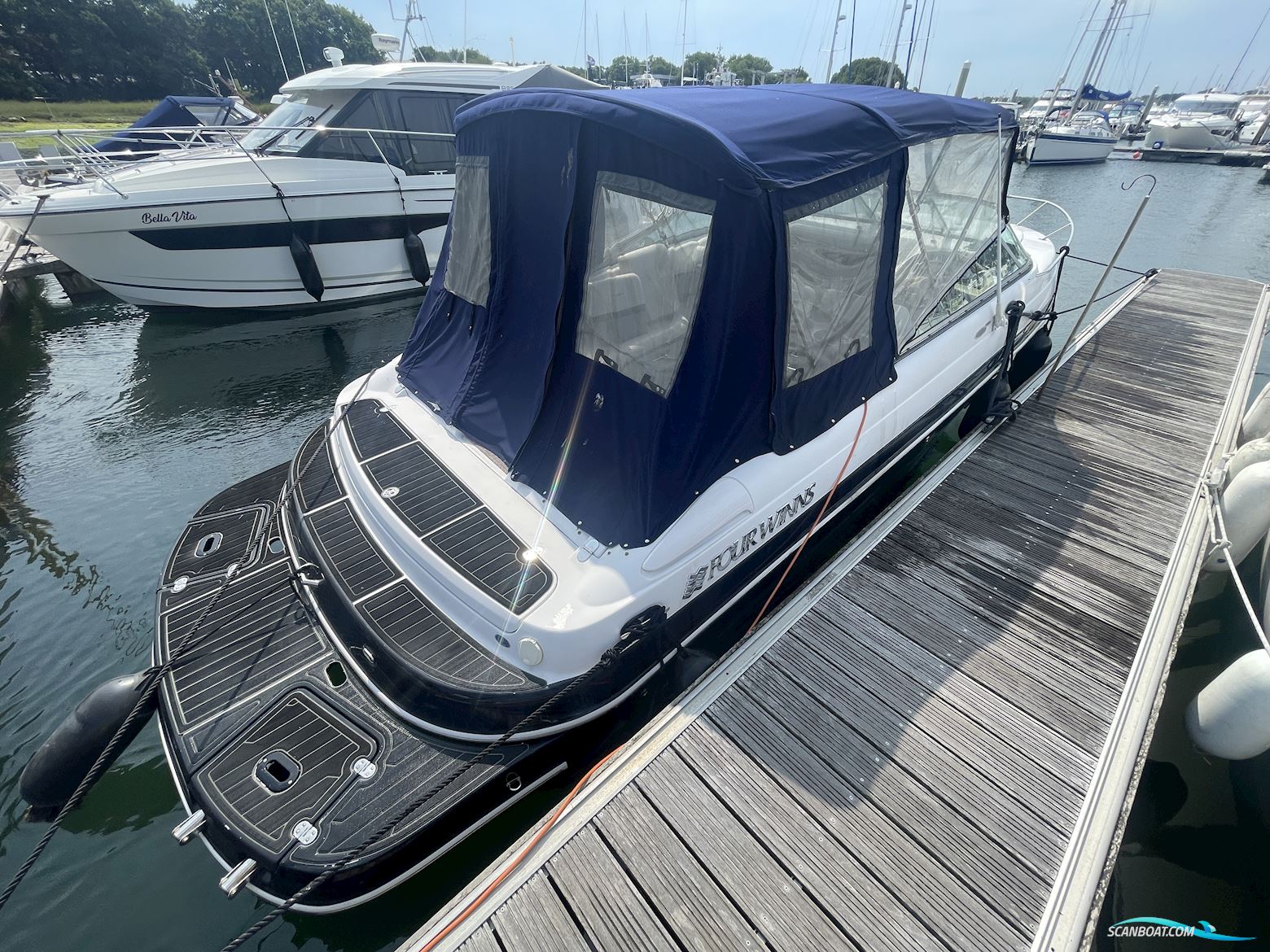 Four Winns 255 Sundowner