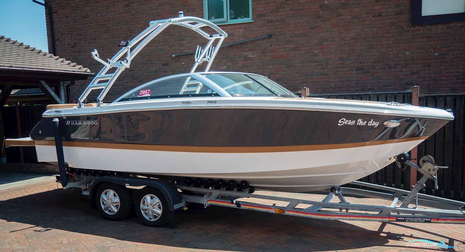 Four Winns H210 Motorboot 2021, mit Volvo Penta motor, England