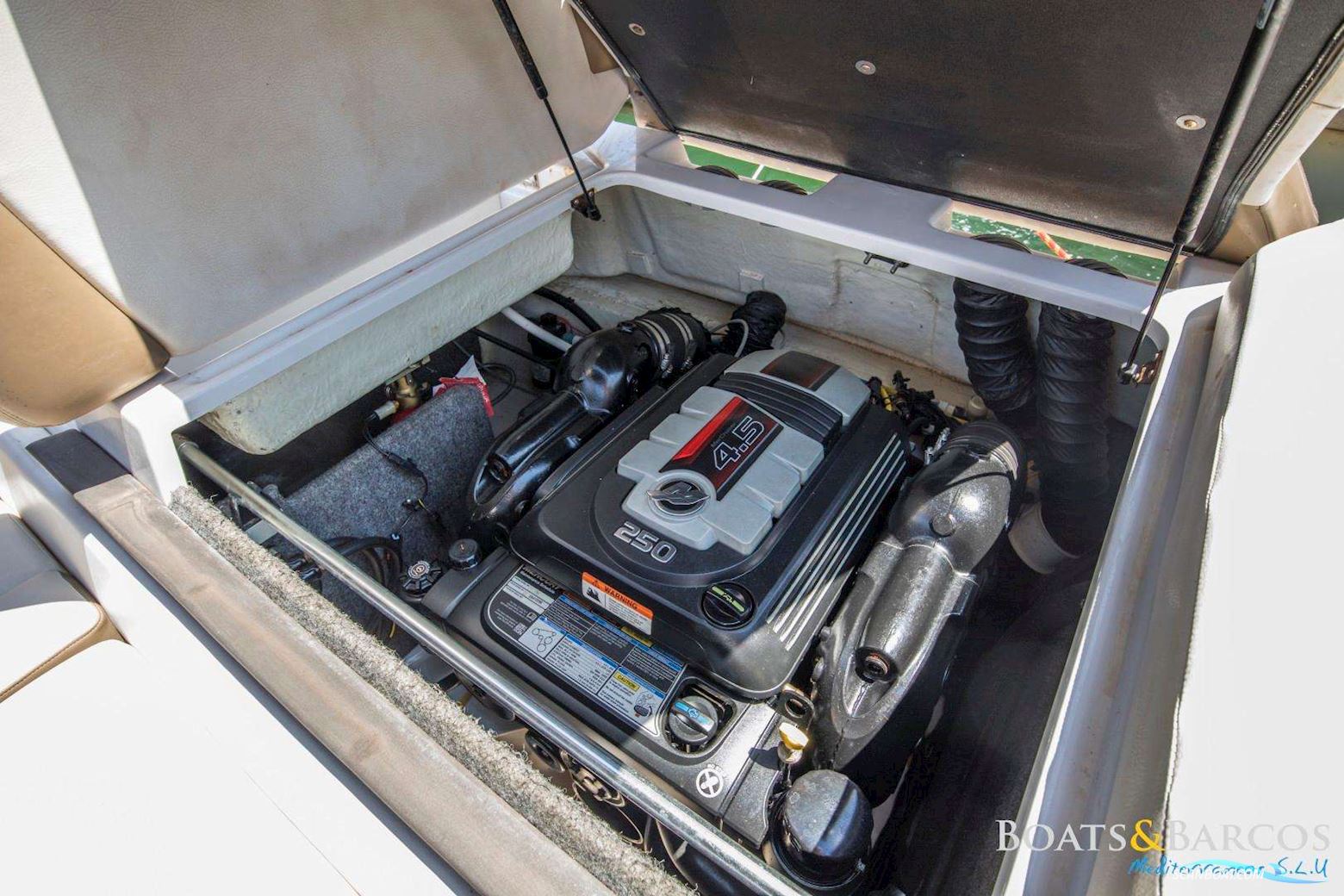 Four Winns H230